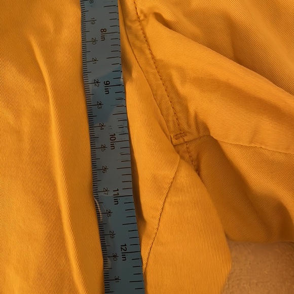 Mens size S. uniqlo flat front shorts mustard colour. Good used condition - Picture 6 of 11